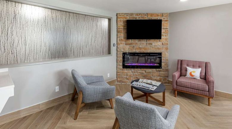 <b>Comfort Inn Mount Pleasant-Racine Lobby</b>. Images powered by <a href="https://iceportal.shijigroup.com/" title="IcePortal" target="_blank">IcePortal</a>.