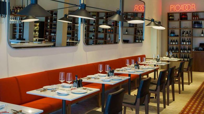 <b>La Zambra Hotel Restaurant</b>. Images powered by <a href="https://iceportal.shijigroup.com/" title="IcePortal" target="_blank">IcePortal</a>.