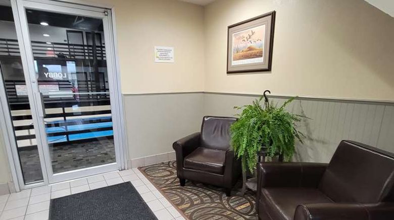 <b>SureStay Plus Hotel by BW Grand Island Lobby</b>. Images powered by <a href="https://iceportal.shijigroup.com/" title="IcePortal" target="_blank">IcePortal</a>.