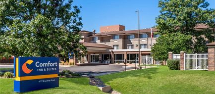 Comfort Inn & Suites Exterior