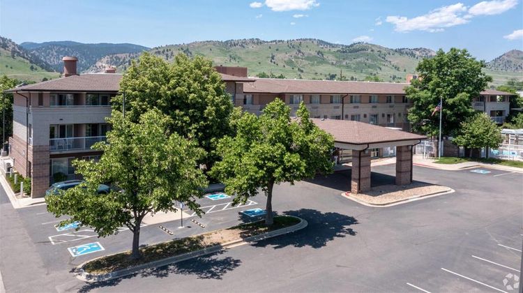 Comfort Inn & Suites Exterior
