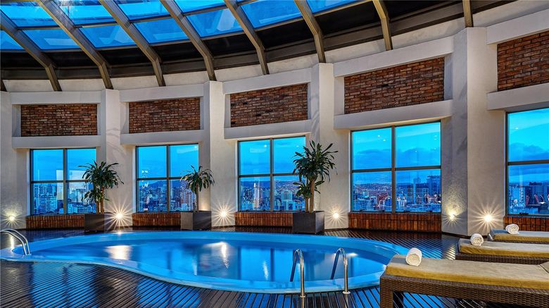 <b>Hilton Porto Alegre Pool</b>. Images powered by <a href="https://iceportal.shijigroup.com/" title="IcePortal" target="_blank">IcePortal</a>.
