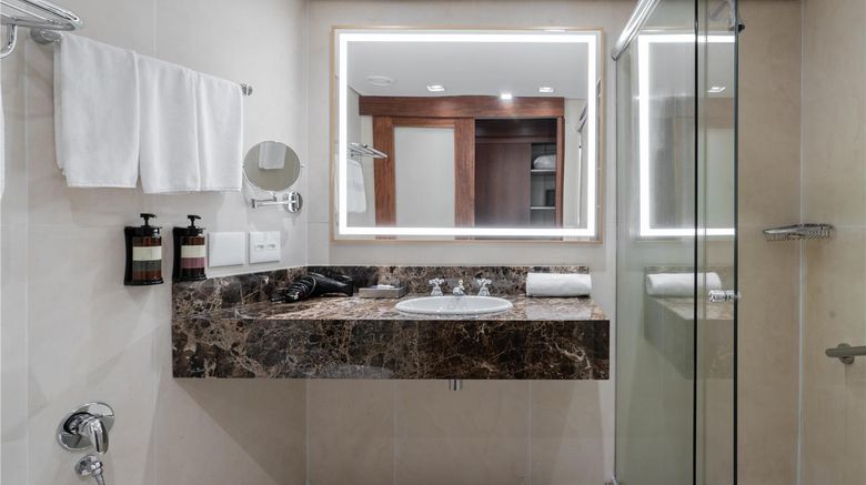 <b>Hilton Porto Alegre Room</b>. Images powered by <a href="https://iceportal.shijigroup.com/" title="IcePortal" target="_blank">IcePortal</a>.