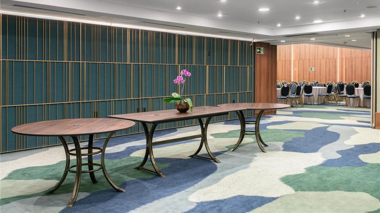 <b>Hilton Porto Alegre Lobby</b>. Images powered by <a href="https://iceportal.shijigroup.com/" title="IcePortal" target="_blank">IcePortal</a>.