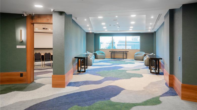 <b>Hilton Porto Alegre Lobby</b>. Images powered by <a href="https://iceportal.shijigroup.com/" title="IcePortal" target="_blank">IcePortal</a>.