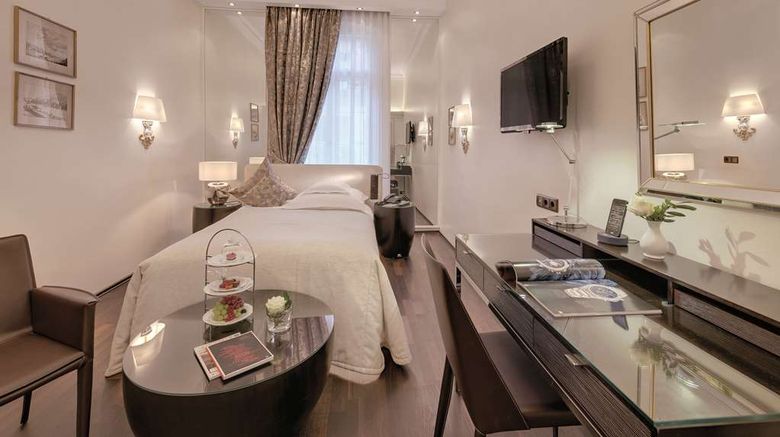 <b>Der Europaeische Hof-Hotel Europa Room</b>. Images powered by <a href="https://iceportal.shijigroup.com/" title="IcePortal" target="_blank">IcePortal</a>.