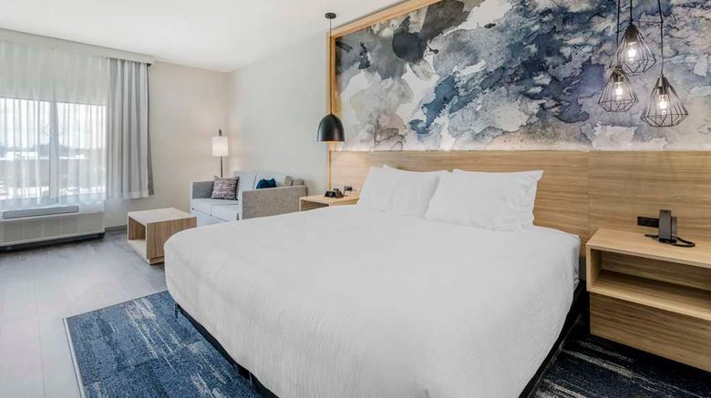 <b>Best Western Plus Winter Haven Inn & Sts Suite</b>. Images powered by <a href="https://iceportal.shijigroup.com/" title="IcePortal" target="_blank">IcePortal</a>.