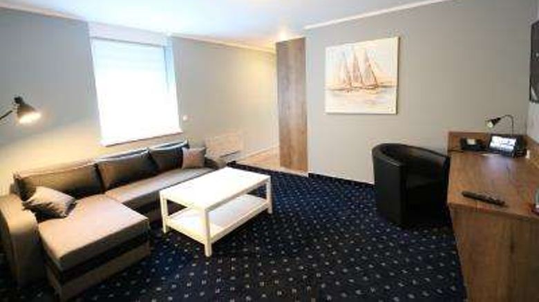 <b>Hotel Deutscher Hof Suite</b>. Images powered by <a href="https://iceportal.shijigroup.com/" title="IcePortal" target="_blank">IcePortal</a>.