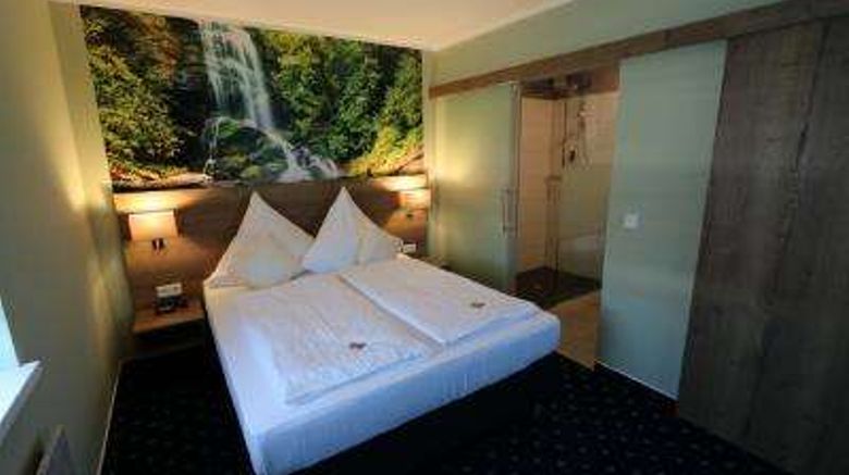 <b>Hotel Deutscher Hof Suite</b>. Images powered by <a href="https://iceportal.shijigroup.com/" title="IcePortal" target="_blank">IcePortal</a>.