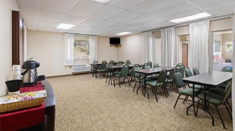 Wingate by Wyndham New Stanton Meeting