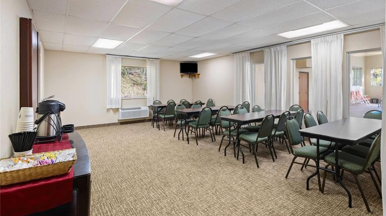 <b>Wingate by Wyndham New Stanton Meeting</b>. Images powered by <a href="https://iceportal.shijigroup.com/" title="IcePortal" target="_blank">IcePortal</a>.