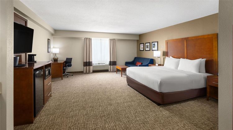 Wingate by Wyndham New Stanton Suite
