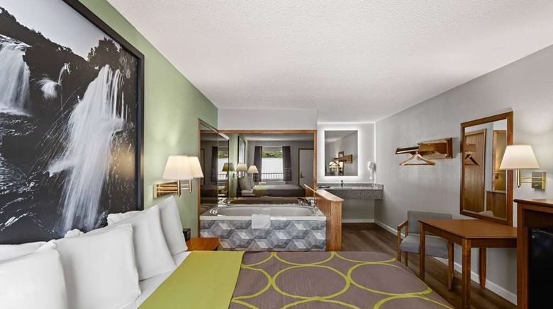 <b>Super 8 by Wyndham Branson Suite</b>. Images powered by <a href="https://iceportal.shijigroup.com/" title="IcePortal" target="_blank">IcePortal</a>.