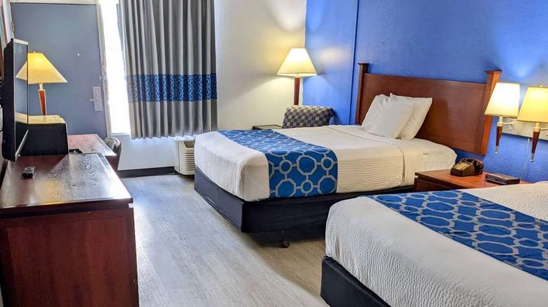 <b>Baymont by Wyndham Hannibal Room</b>. Images powered by <a href="https://iceportal.shijigroup.com/" title="IcePortal" target="_blank">IcePortal</a>.