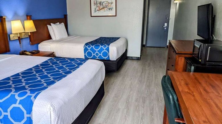 <b>Baymont by Wyndham Hannibal Room</b>. Images powered by <a href="https://iceportal.shijigroup.com/" title="IcePortal" target="_blank">IcePortal</a>.