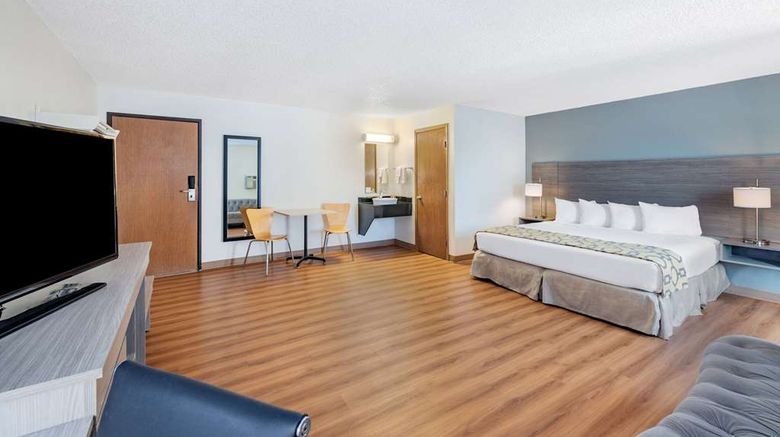 <b>Baymont by Wyndham Gillette Suite</b>. Images powered by <a href="https://iceportal.shijigroup.com/" title="IcePortal" target="_blank">IcePortal</a>.