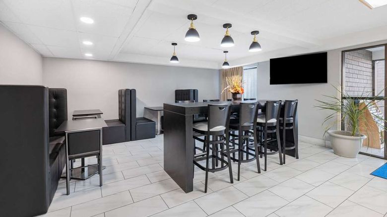 <b>Baymont by Wyndham Gillette Lobby</b>. Images powered by <a href="https://iceportal.shijigroup.com/" title="IcePortal" target="_blank">IcePortal</a>.