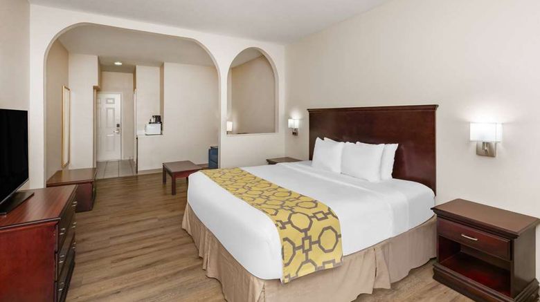 <b>Baymont by Wyndham Houston Room</b>. Images powered by <a href="https://iceportal.shijigroup.com/" title="IcePortal" target="_blank">IcePortal</a>.
