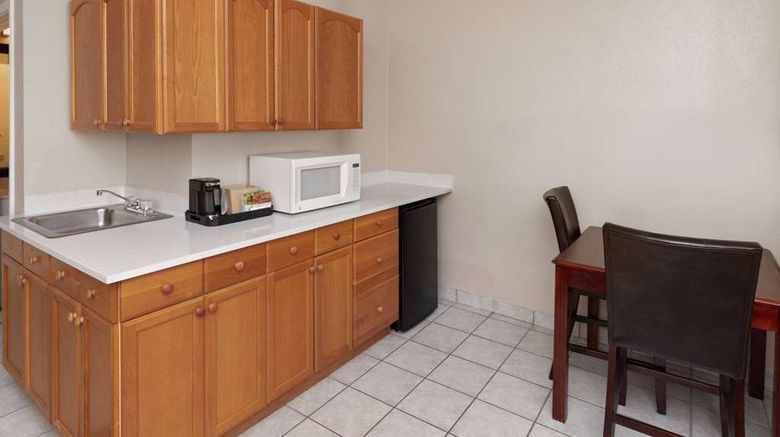 <b>Baymont by Wyndham Houston Suite</b>. Images powered by <a href="https://iceportal.shijigroup.com/" title="IcePortal" target="_blank">IcePortal</a>.