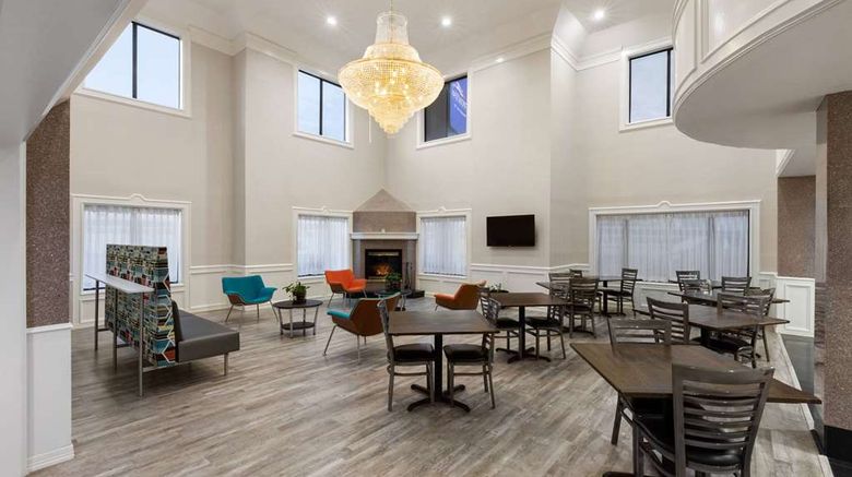 <b>Baymont by Wyndham Houston Lobby</b>. Images powered by <a href="https://iceportal.shijigroup.com/" title="IcePortal" target="_blank">IcePortal</a>.