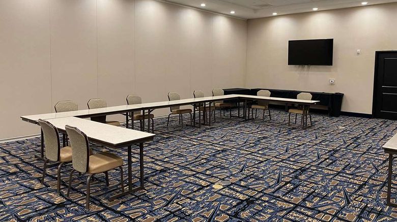 <b>La Quinta Inn & Suites Lubbock Southwest Meeting</b>. Images powered by <a href="https://iceportal.shijigroup.com/" title="IcePortal" target="_blank">IcePortal</a>.