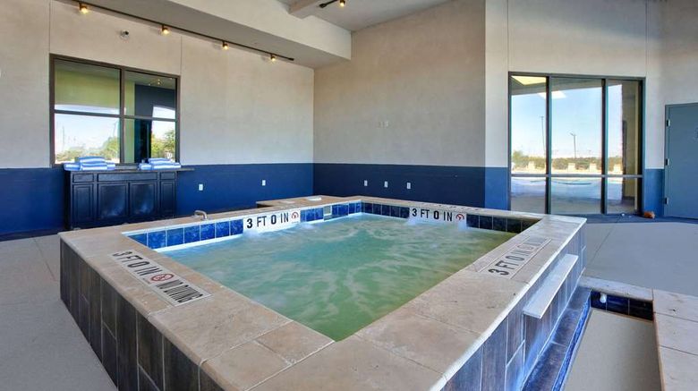 <b>La Quinta Inn & Suites Lubbock Southwest Pool</b>. Images powered by <a href="https://iceportal.shijigroup.com/" title="IcePortal" target="_blank">IcePortal</a>.