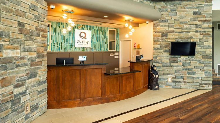 Quality Inn and Suites Clearwater Lobby