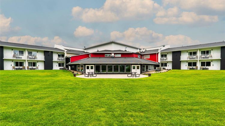 Quality Inn and Suites Clearwater Exterior