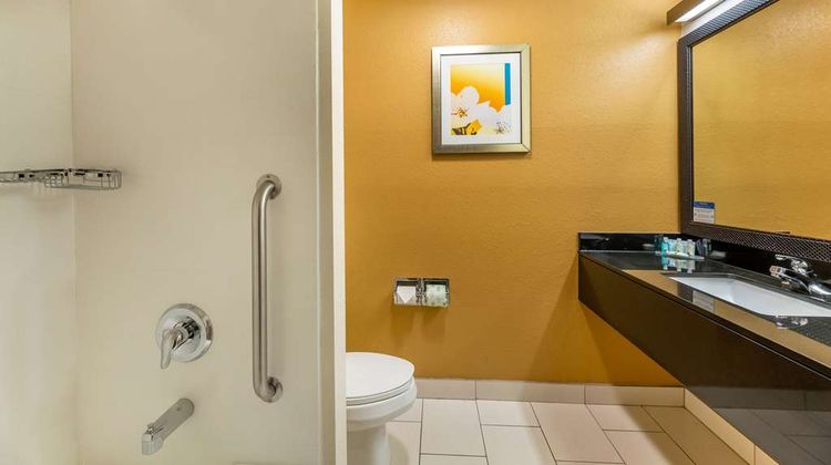 Quality Inn & Suites Sandusky Room