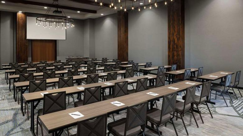 <b>Embassy Suites by Hilton Bowling Green Meeting</b>. Images powered by <a href="https://iceportal.shijigroup.com/" title="IcePortal" target="_blank">IcePortal</a>.