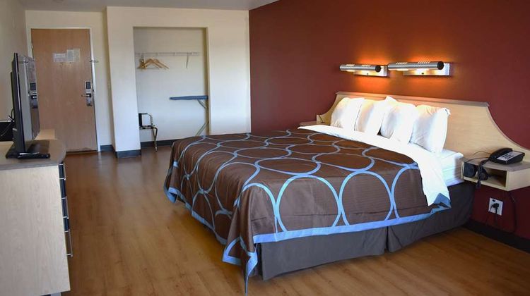 Super 8 by Wyndham New Braunfels I-35 Room