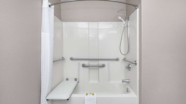Super 8 by Wyndham New Braunfels I-35 Room