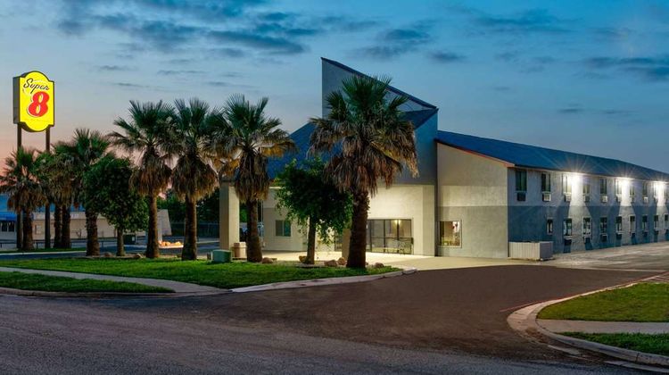 Super 8 by Wyndham New Braunfels I-35 Exterior