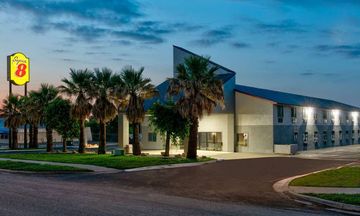 Super 8 by Wyndham New Braunfels I-35