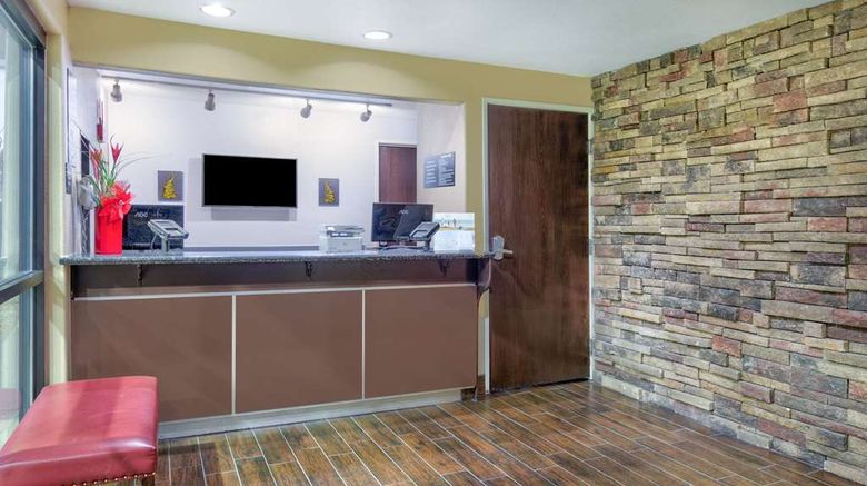 <b>Super 8 by Wyndham New Braunfels I-35 Lobby</b>. Images powered by <a href="https://iceportal.shijigroup.com/" title="IcePortal" target="_blank">IcePortal</a>.