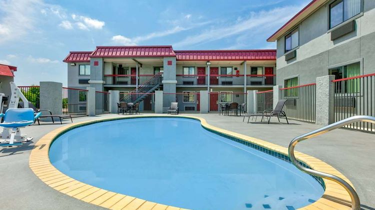 Super 8 by Wyndham New Braunfels I-35 Pool