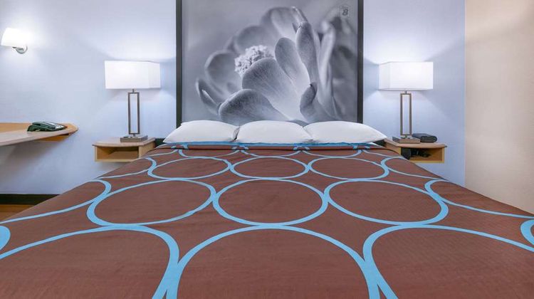 Super 8 by Wyndham New Braunfels I-35 Room