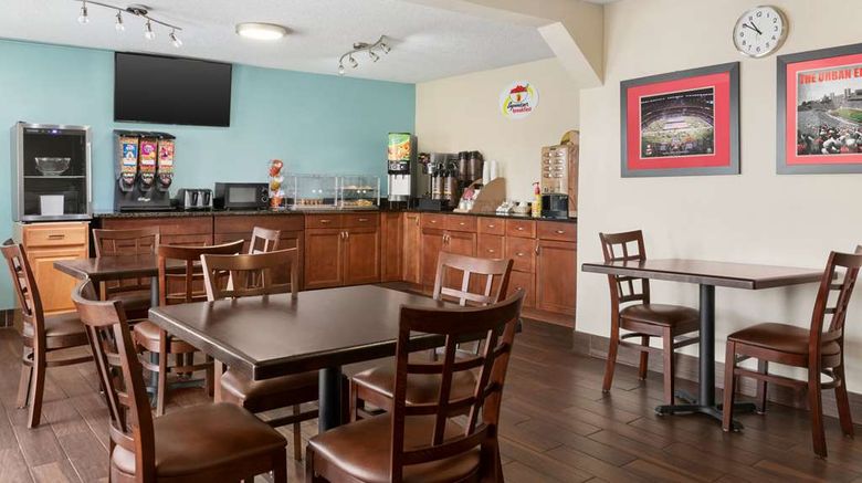 <b>Super 8 by Wyndham Findlay Other</b>. Images powered by <a href="https://iceportal.shijigroup.com/" title="IcePortal" target="_blank">IcePortal</a>.