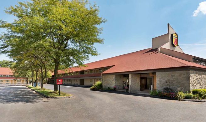 Super 8 by Wyndham Findlay Exterior