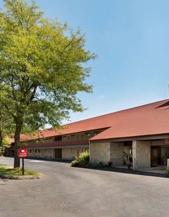 Super 8 by Wyndham Findlay