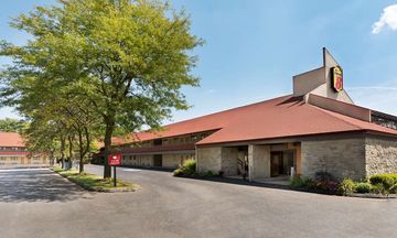 Super 8 by Wyndham Findlay