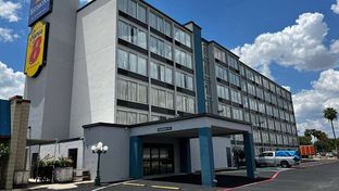 Super 8 by Wyndham Laredo