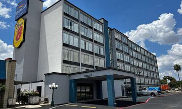 Super 8 by Wyndham Laredo