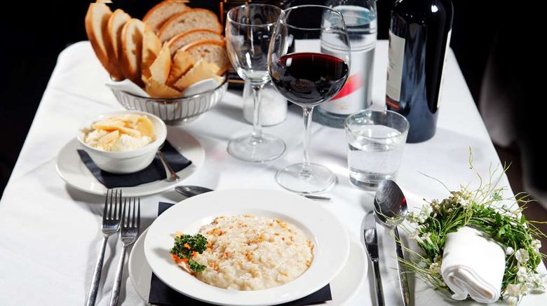 <b>Hotel Cosmopolitan Bologna Restaurant</b>. Images powered by <a href="https://iceportal.shijigroup.com/" title="IcePortal" target="_blank">IcePortal</a>.