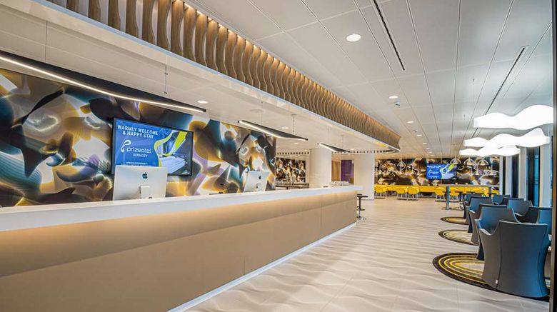 <b>Prize by Radisson, Bern City Lobby</b>. Images powered by <a href="https://iceportal.shijigroup.com/" title="IcePortal" target="_blank">IcePortal</a>.
