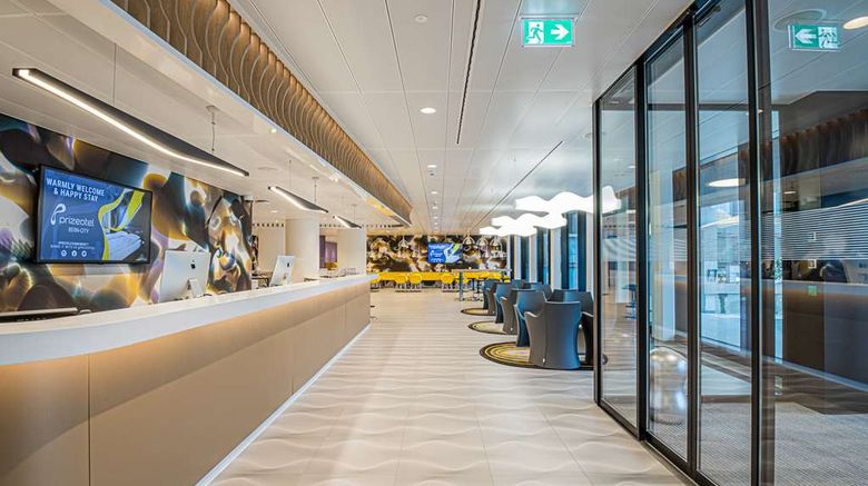 <b>Prize by Radisson, Bern City Lobby</b>. Images powered by <a href="https://iceportal.shijigroup.com/" title="IcePortal" target="_blank">IcePortal</a>.