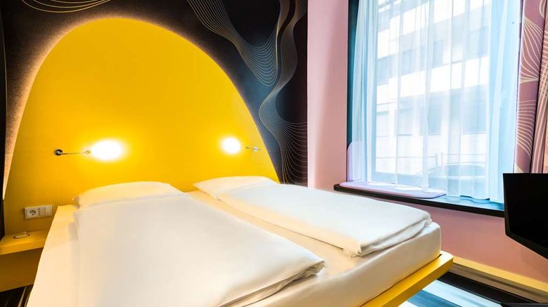 <b>Prize by Radisson, Bonn City Room</b>. Images powered by <a href="https://iceportal.shijigroup.com/" title="IcePortal" target="_blank">IcePortal</a>.