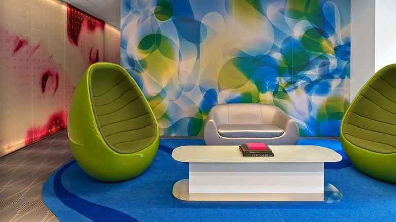 <b>Prize by Radisson, Hamburg City Lobby</b>. Images powered by <a href="https://iceportal.shijigroup.com/" title="IcePortal" target="_blank">IcePortal</a>.