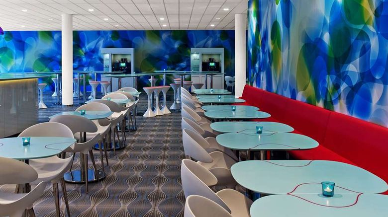 <b>Prize by Radisson, Hamburg City Restaurant</b>. Images powered by <a href="https://iceportal.shijigroup.com/" title="IcePortal" target="_blank">IcePortal</a>.
