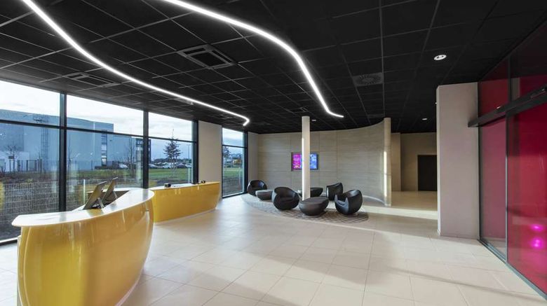 <b>Prize by Radisson, Munich Airport Lobby</b>. Images powered by <a href="https://iceportal.shijigroup.com/" title="IcePortal" target="_blank">IcePortal</a>.